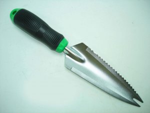 5-IN-1 GARDEN DIGGING KNIFE